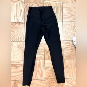 Alo 7/8 high-waist airlift legging size L
BLACK
Worn: once